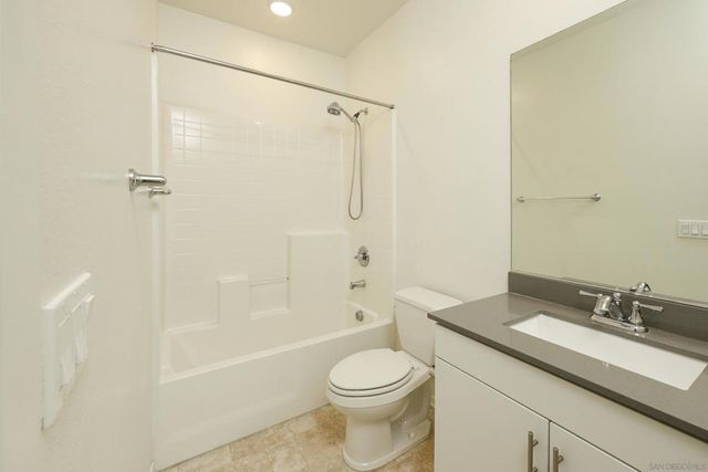 5145 Calle Sandwaves 22, San Diego, CA 92154