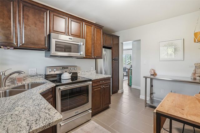 410 12TH AVENUE NE 8, St Petersburg, FL 33701