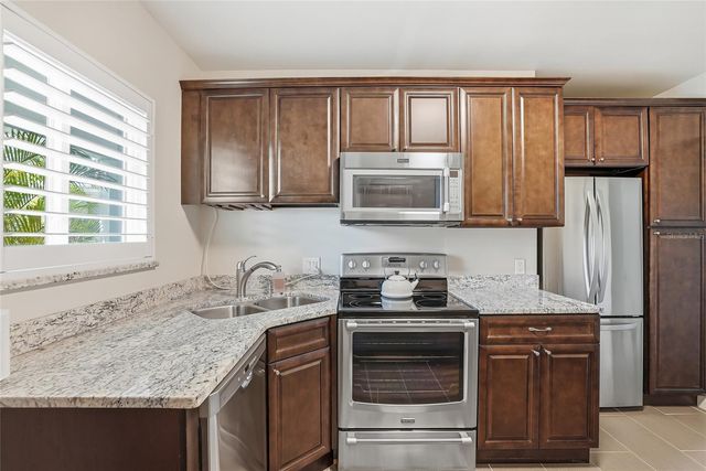 410 12TH AVENUE NE 8, St Petersburg, FL 33701