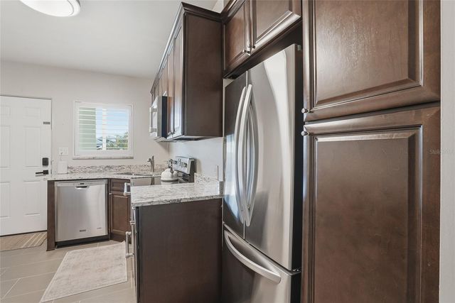 410 12TH AVENUE NE 8, St Petersburg, FL 33701