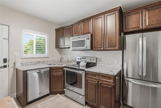 410 12TH AVENUE NE 8, St Petersburg, FL 33701