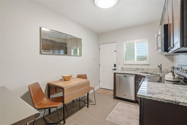 410 12TH AVENUE NE 8, St Petersburg, FL 33701
