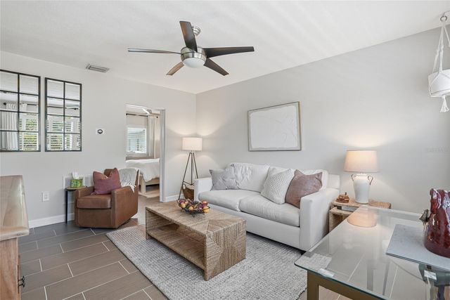 410 12TH AVENUE NE 8, St Petersburg, FL 33701