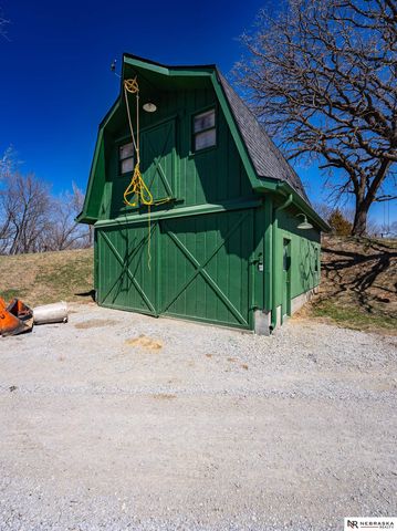 2818 Wintersteen Road, Plattsmouth, NE 68048