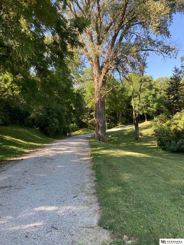 2818 Wintersteen Road, Plattsmouth, NE 68048