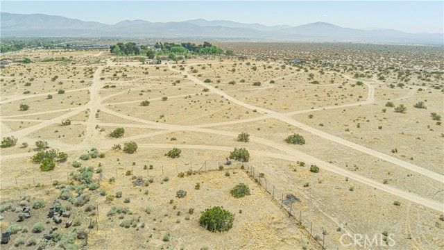 90 Palmdale Blvd, Sun Village, CA 93543