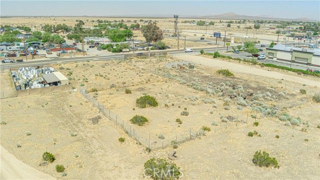 90 Palmdale Blvd, Sun Village, CA 93543