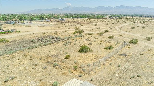 90 Palmdale Blvd, Sun Village, CA 93543