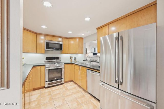 292 San Vincente Circle, Newbury Park, CA 91320
