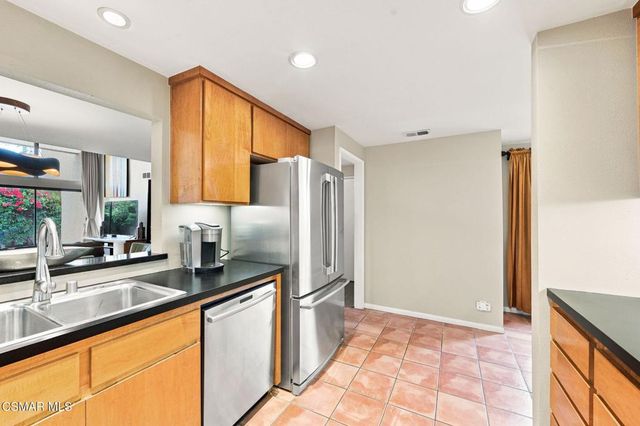 292 San Vincente Circle, Newbury Park, CA 91320