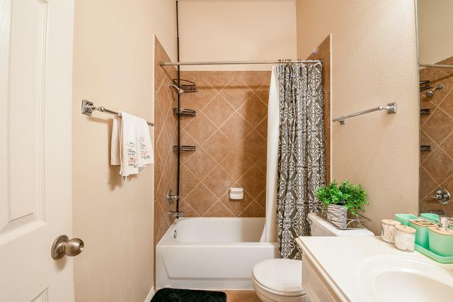 20138 East Lakebridge Ln, Richmond, TX 77441