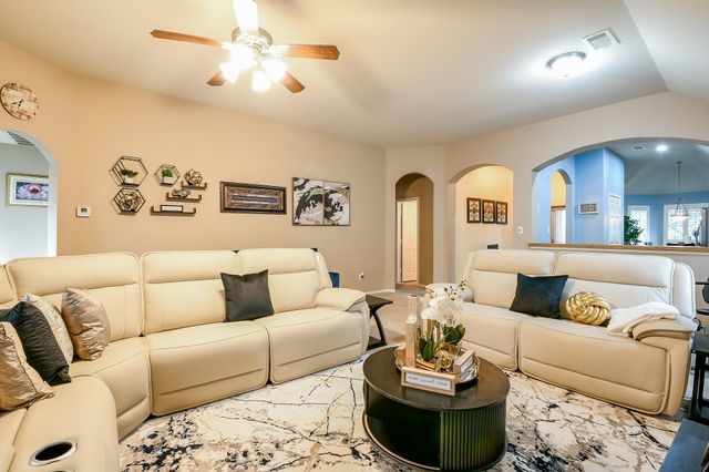 20138 East Lakebridge Ln, Richmond, TX 77441