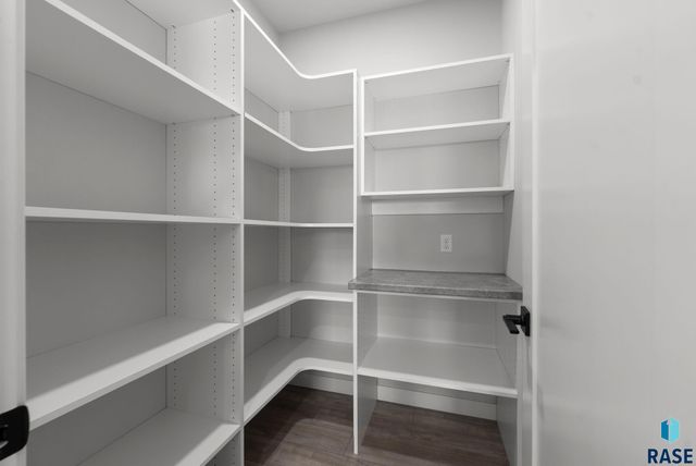 501 N Wildcat Dr Drive, Sioux Falls, SD 57110