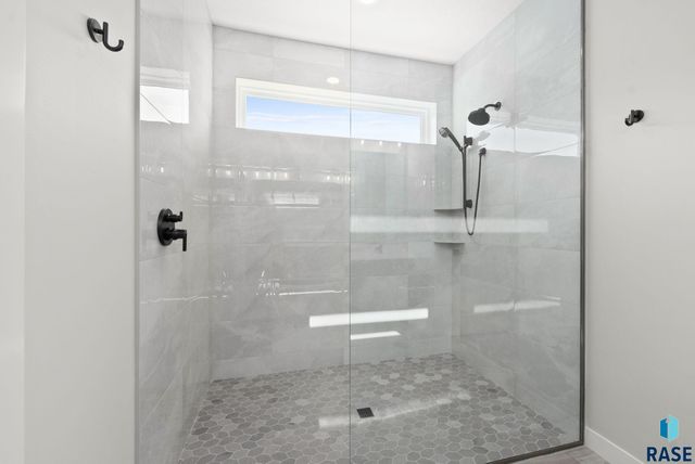 501 N Wildcat Dr Drive, Sioux Falls, SD 57110