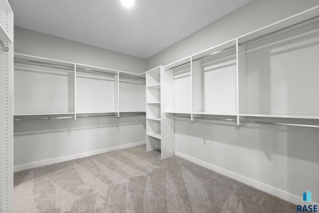 501 N Wildcat Dr Drive, Sioux Falls, SD 57110