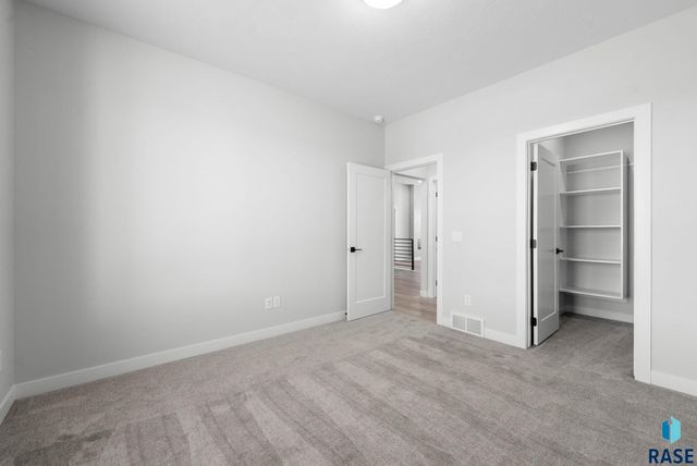 501 N Wildcat Dr Drive, Sioux Falls, SD 57110