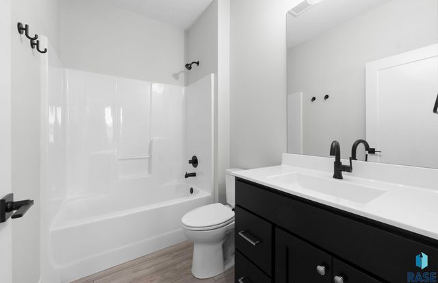 501 N Wildcat Dr Drive, Sioux Falls, SD 57110