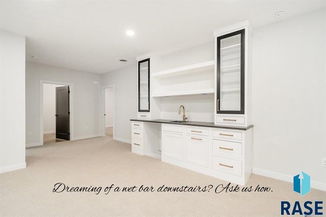 501 N Wildcat Dr Drive, Sioux Falls, SD 57110