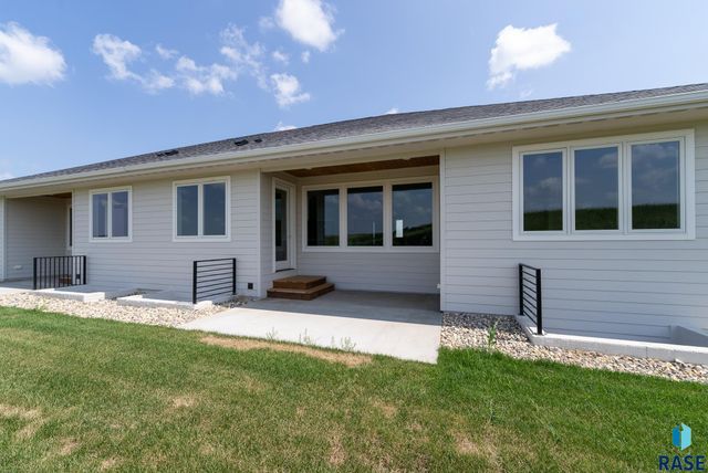 501 N Wildcat Dr Drive, Sioux Falls, SD 57110