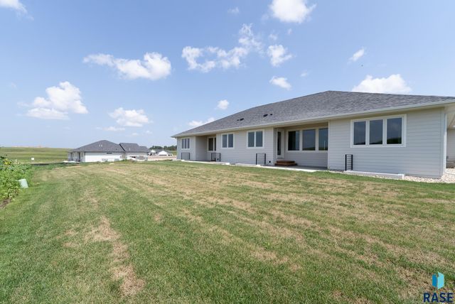 501 N Wildcat Dr Drive, Sioux Falls, SD 57110