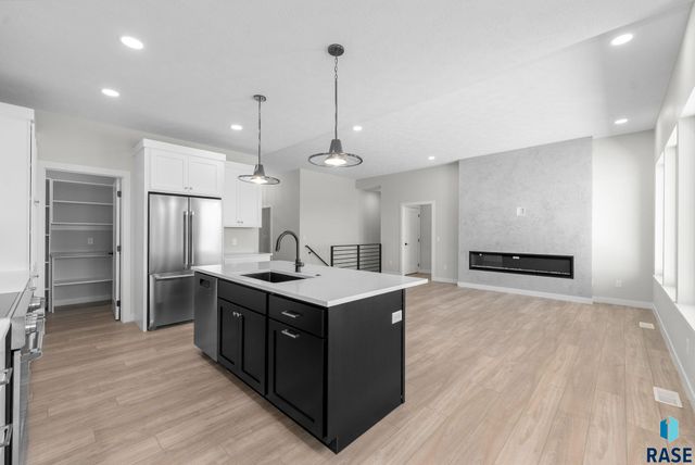 501 N Wildcat Dr Drive, Sioux Falls, SD 57110