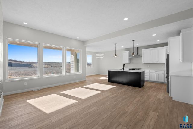 501 N Wildcat Dr Drive, Sioux Falls, SD 57110