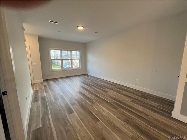 195 Park Avenue C, West Harrison, NY 10604