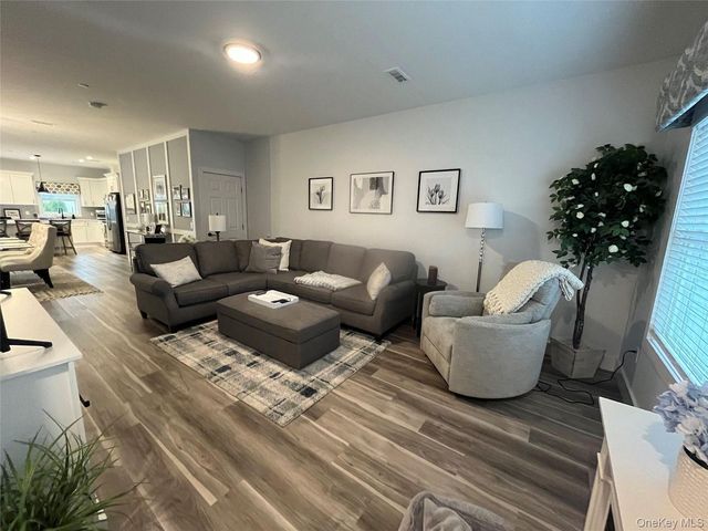 195 Park Avenue C, West Harrison, NY 10604