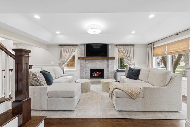 346 E South Street, Elmhurst, IL 60126