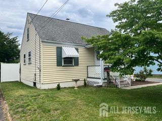 412 2nd Street, Middlesex, NJ 08846
