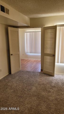 4730 W NORTHERN Avenue 2117, Glendale, AZ 85301