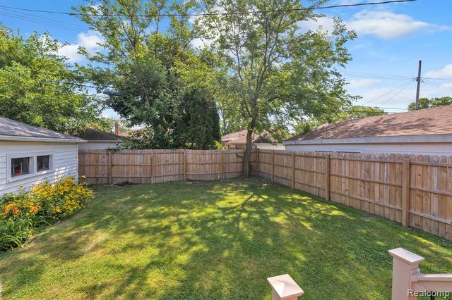 24574 Mabray Avenue, Eastpointe, MI 48021