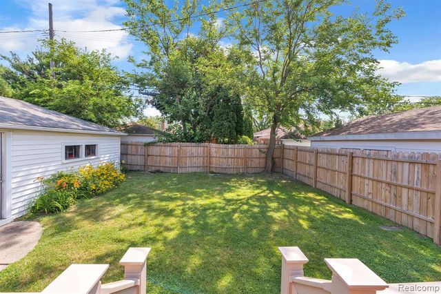 24574 Mabray Avenue, Eastpointe, MI 48021