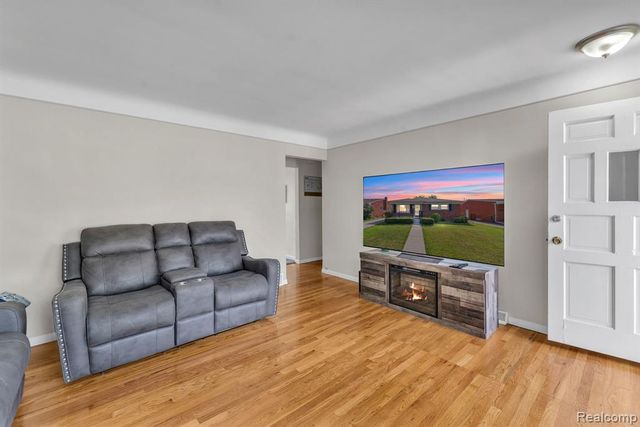 24574 Mabray Avenue, Eastpointe, MI 48021