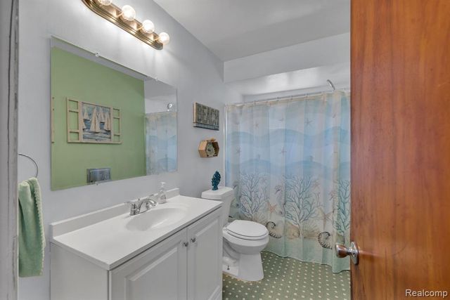 24574 Mabray Avenue, Eastpointe, MI 48021