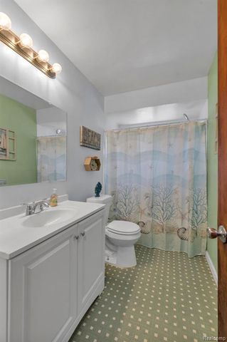 24574 Mabray Avenue, Eastpointe, MI 48021