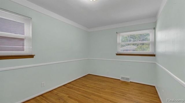 24574 Mabray Avenue, Eastpointe, MI 48021