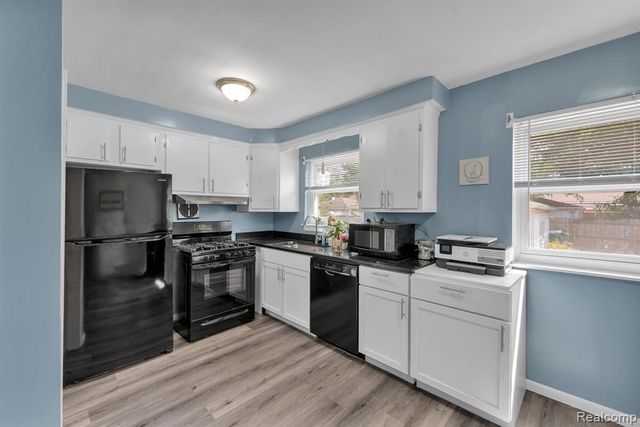 24574 Mabray Avenue, Eastpointe, MI 48021