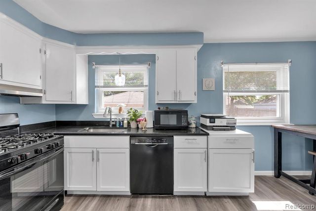 24574 Mabray Avenue, Eastpointe, MI 48021