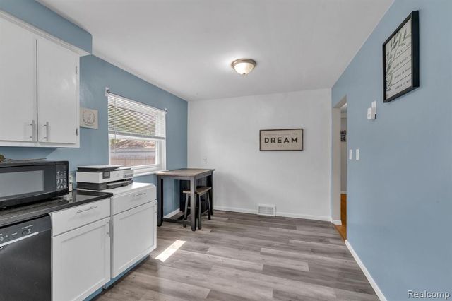 24574 Mabray Avenue, Eastpointe, MI 48021