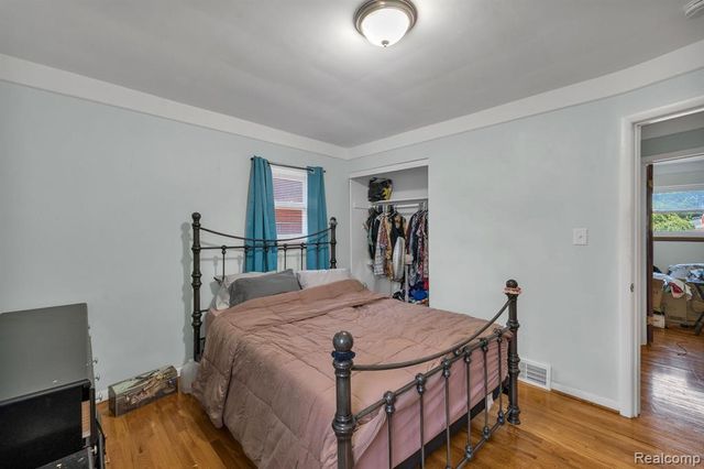 24574 Mabray Avenue, Eastpointe, MI 48021