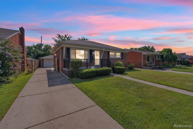 24574 Mabray Avenue, Eastpointe, MI 48021