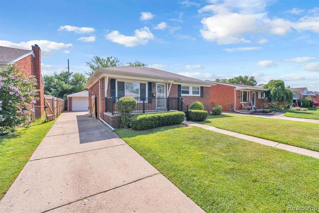 24574 Mabray Avenue, Eastpointe, MI 48021