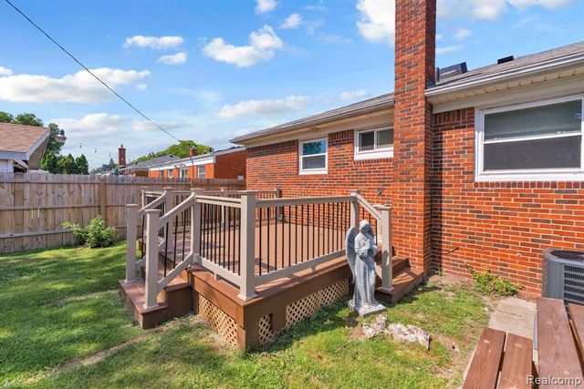 24574 Mabray Avenue, Eastpointe, MI 48021