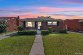 24574 Mabray Avenue, Eastpointe, MI 48021