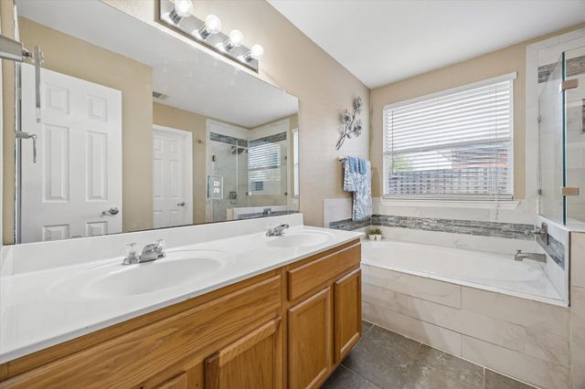 200 Bubbling Brook DR, Hutto, TX 78634