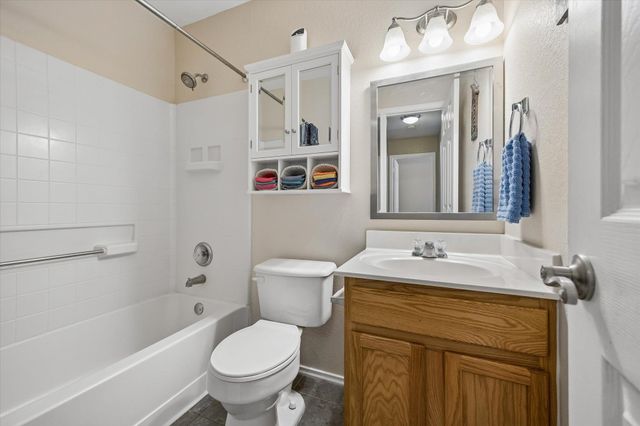 200 Bubbling Brook DR, Hutto, TX 78634
