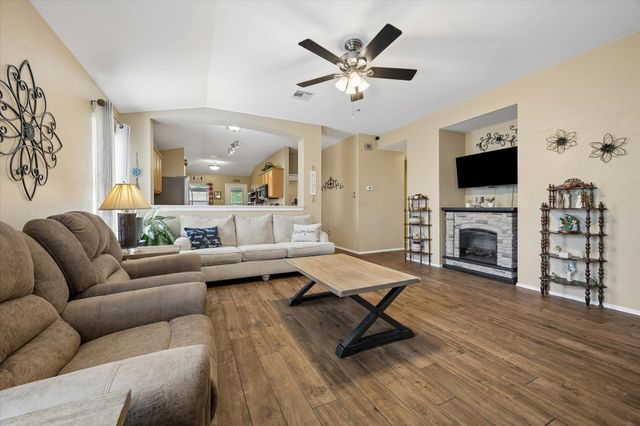 200 Bubbling Brook DR, Hutto, TX 78634
