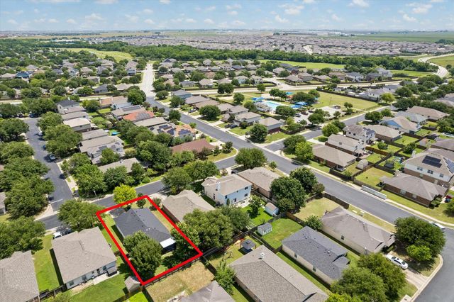 200 Bubbling Brook DR, Hutto, TX 78634