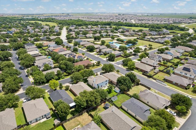 200 Bubbling Brook DR, Hutto, TX 78634